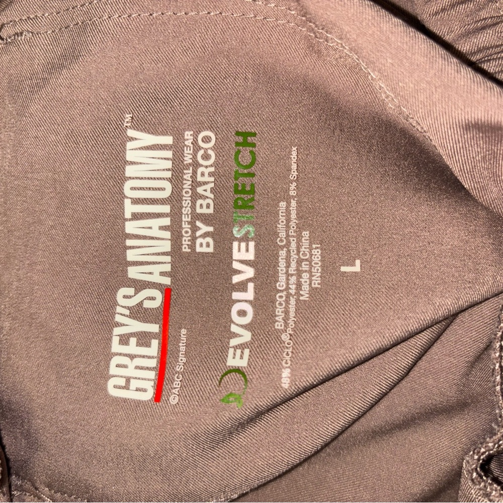 Grey’s Anatomy Scrubs - Picture 3 of 4